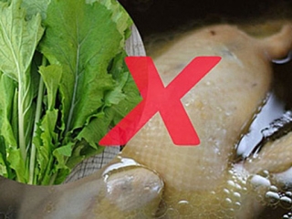 Sai lầm gây hại sức khỏe từ thói quen dùng nước luộc gà để nấu canh cải
